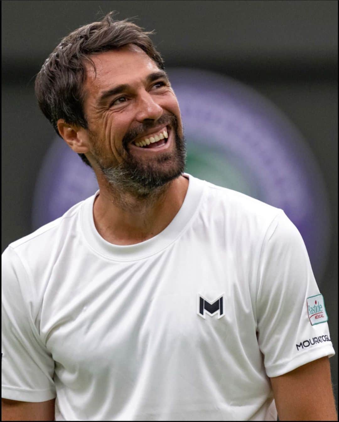 ジェレミー・シャルディーのインスタグラム：「Thank you @wimbledon  You are and always will be so special 💚💜 Thank you so much to the crowd who truly supported me during this special and really emotional moment for me.  When I look back, I’m extremely proud of what I achieved and I enjoyed being on the @atptour so much. Thank you to all my sponsors, fans, family and friends! You have always been amazing 🙏🏻 I love you so much! Thank you for the emotions you made me experience during all these years ❤️ Don’t worry I will not be far because I will continue to coach @ugohumbert  Continue my challenger @teregaopen  And developing @ultimate_tennis_showdown with my friend @patrickmouratoglou … and who knows maybe a few doubles if my knee allows 😊 Best  Jeremy」
