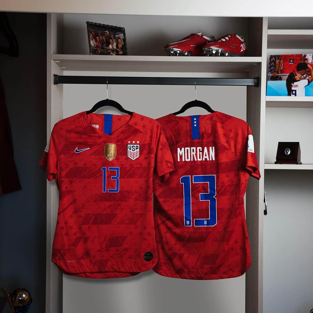 アレックス・モーガンのインスタグラム：「The jersey that made a statement.」