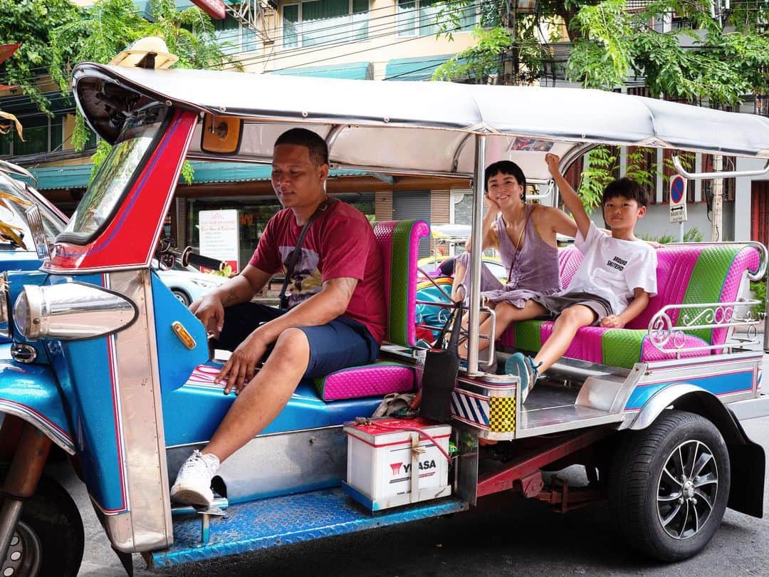 桃生亜希子さんのインスタグラム写真 - (桃生亜希子Instagram)「マイペンライ。🇹🇭 　Thaiは、大らか◯  　整い過ぎていない裏通りが好きだ。  #マイペンライ #ไม่เป็นไร」7月22日 1時57分 - pinokosugar