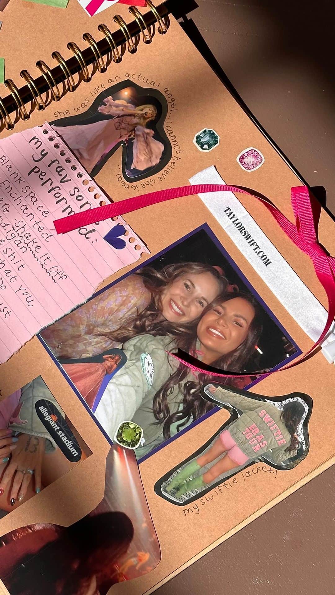 Amber Fillerup Clarkのインスタグラム：「Scrapbooked my Era’s Tour pics last night and it gave me all the feels 🥹✨🥰」