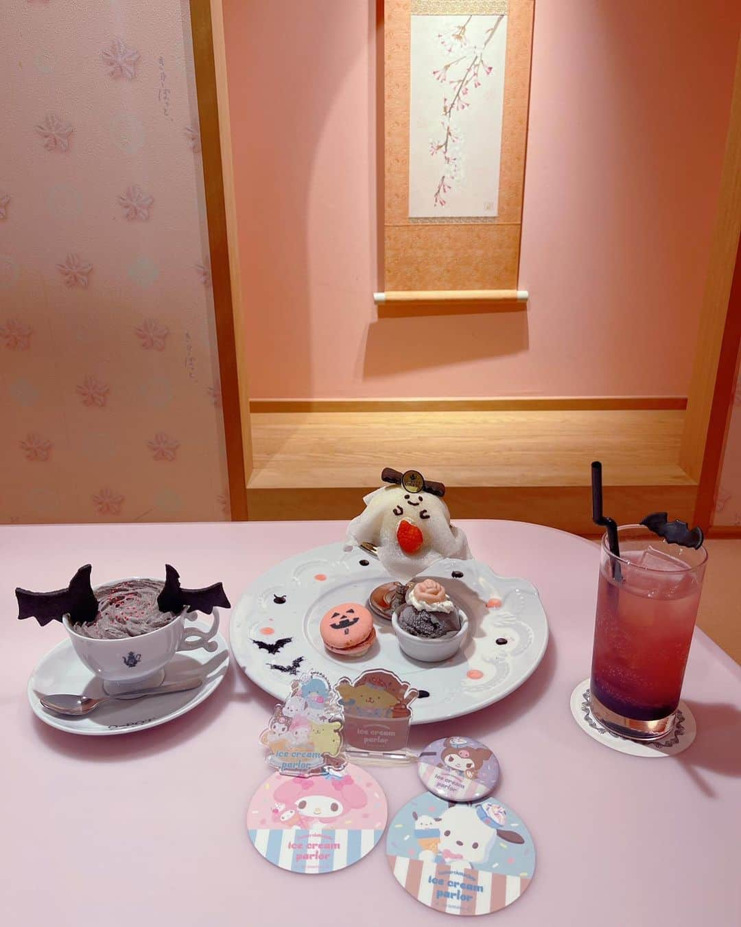 鈴乃八雲さんのインスタグラム写真 - (鈴乃八雲Instagram)「Qpotカフェいきたい🍰☕️🍫🤎🐄  #qpotcafe #qpotカフェ #キューポットカフェ #キューポット #cafe #macaron #マカロン　#sweets #スイーツ　#チョコ　#choco #chocolate」7月22日 2時12分 - yakumo_suzuno