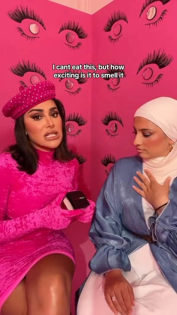 Huda Kattanのインスタグラム：「Ok, let’s chat... what do you love the MOST about our #EasyBake Setting Powder? 🤔👇🏽  🎥: @frishtag_」