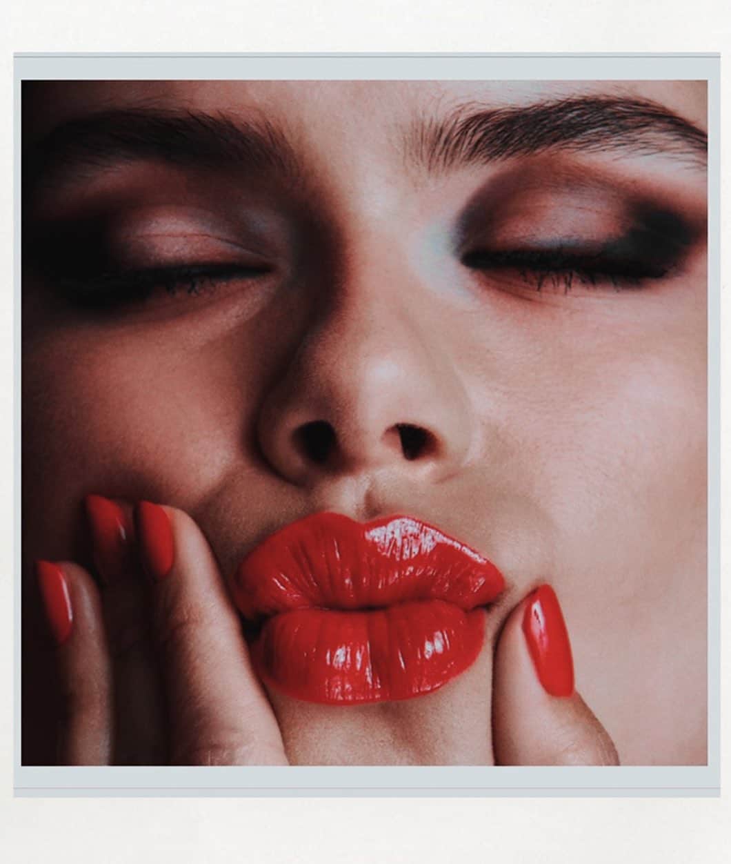 Kylie Cosmeticsさんのインスタグラム写真 - (Kylie CosmeticsInstagram)「everyones fav weekend red: mary jo k 💋 now available in our high gloss formula ⁠」7月22日 2時32分 - kyliecosmetics
