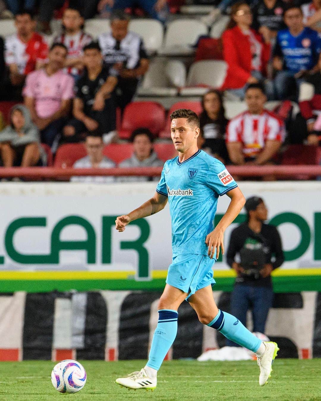 アンデル・エレーラのインスタグラム：「Gracias México 🇲🇽, ha sido un placer. Emociona ver Athleticzales en cualquier lugar del 🌍. 🔴⚪️」