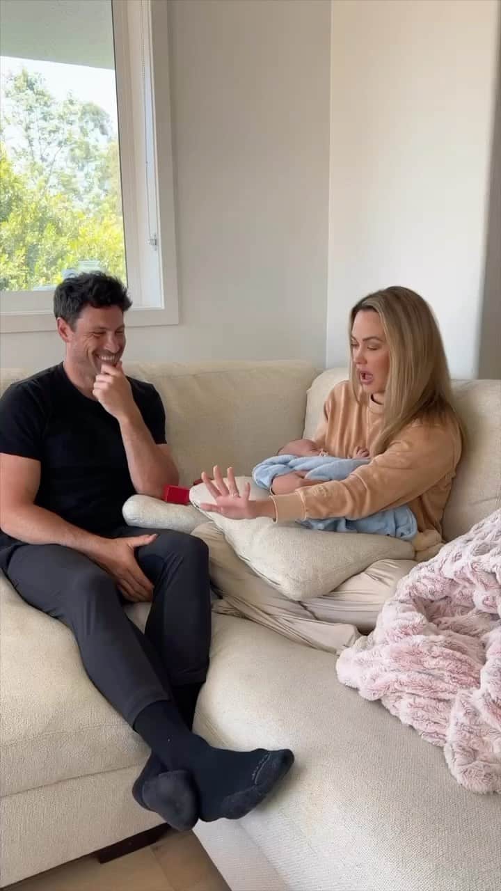 Peta Murgatroydのインスタグラム：「The best push present surprise!!! I got Peta these beautiful custom rings from  @jamesallenrings 💍 and she looks stunning in them🤍 Here is a discount code for you if you want to treat yourself or get a surprise for a loved one! Code MAKS gets you 30% off at JamesAllen.com  #jamesallenpartner #sponsored」
