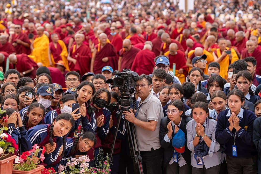 ダライ・ラマ14世さんのインスタグラム写真 - (ダライ・ラマ14世Instagram)「First day of teachings in Leh, Ladakh on July 21, 2023. #dalailama #leh #ladakh #teaching #buddhism」7月21日 17時43分 - dalailama