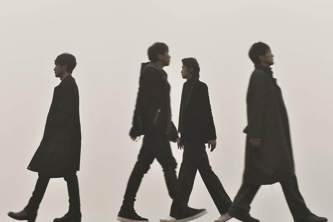 のインスタグラム：「そして 『Mr.Children tour 2023/24 miss you』開催決定！  ホールツアー詳細は↓ https://tour.mrchildren.jp/  new portrait  photo by 藤井保」