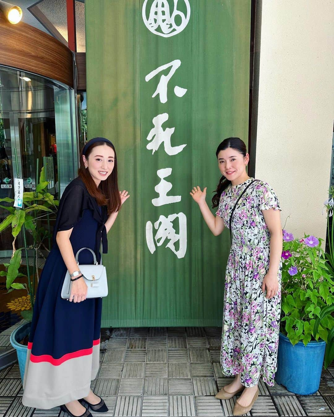 中西麻里衣さんのインスタグラム写真 - (中西麻里衣Instagram)「旅行の思い出も🚄  前日入りしたので、１日目は大阪の食べ物たこ焼きにネギ焼きを🐙 6年ぶりの梅田はもう色々新しすぎて若干の迷子でした🤣  旅館は池田にある伏尾温泉不死王閣♨️ ようことの2人旅も何気に４年ぶりでした♡」7月21日 17時48分 - 87marii