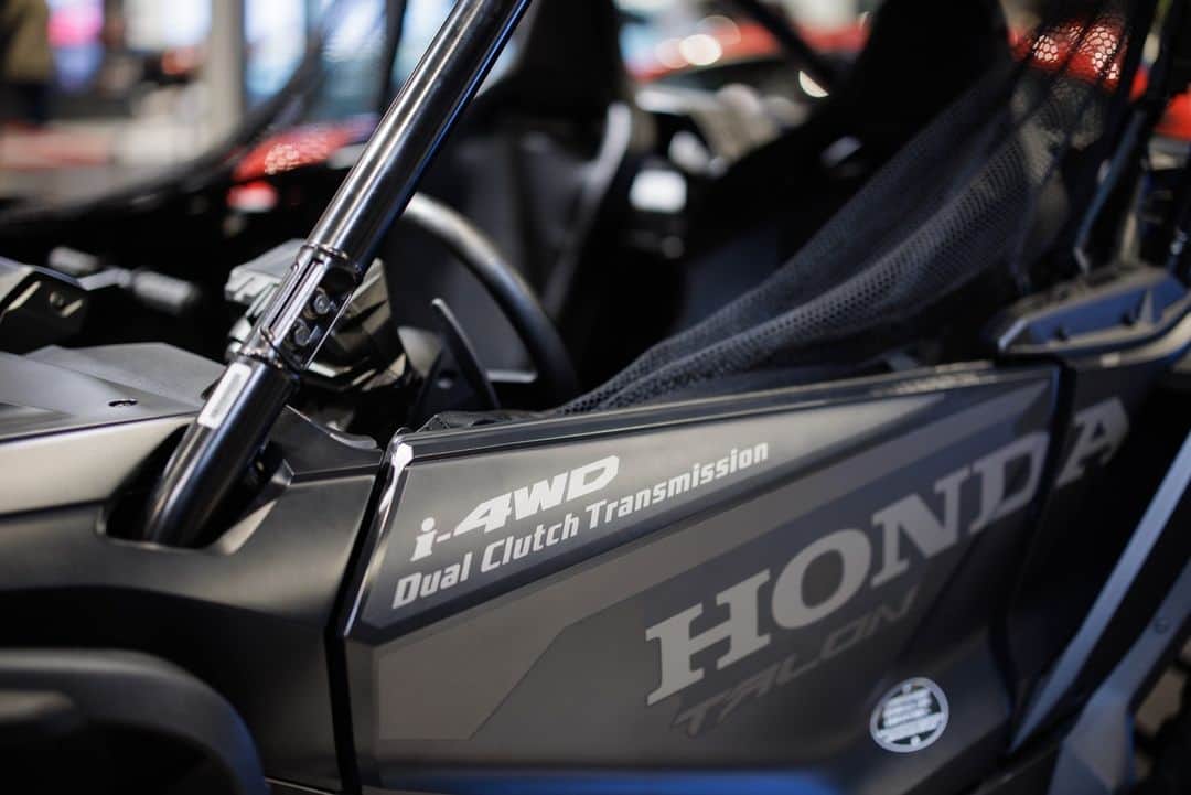 Honda 本田技研工業(株)さんのインスタグラム写真 - (Honda 本田技研工業(株)Instagram)「Honda #ウエルカムプラザ青山 ではHonda創立75周年を記念し、みなさまへの感謝の気持ちを込めて特別展示を7/31（月）まで開催中です！ . 今回は展示製品の中から、アメリカで販売されている「Talon 1000X」をご紹介します♪ さまざまな地形を安全に高次元で走破できる、オフロードスポーツバギーです。 . 本展示ではこの他にもHondaの事業の原点となるヘリテージモデルや、グローバルで多くのお客様にご愛用いただいている製品、そしてHondaの夢見るこれからのモビリティをご覧いただけます！ . ぜひお気軽にお立ち寄りください✨ . #Honda75 #Honda #MeandHonda #thepowerofdreams #クルマ #car #WelcomePlaza #ホンダウエルカムプラザ青山 #Talon1000X」7月21日 18時00分 - hondajp
