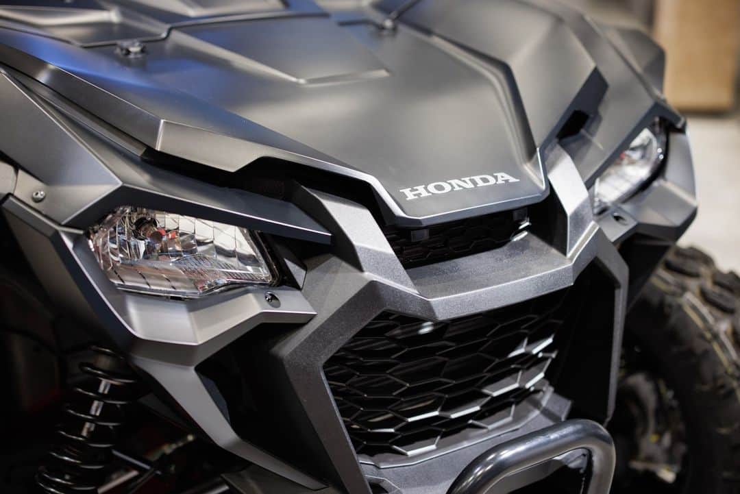 Honda 本田技研工業(株)のインスタグラム：「Honda #ウエルカムプラザ青山 ではHonda創立75周年を記念し、みなさまへの感謝の気持ちを込めて特別展示を7/31（月）まで開催中です！ . 今回は展示製品の中から、アメリカで販売されている「Talon 1000X」をご紹介します♪ さまざまな地形を安全に高次元で走破できる、オフロードスポーツバギーです。 . 本展示ではこの他にもHondaの事業の原点となるヘリテージモデルや、グローバルで多くのお客様にご愛用いただいている製品、そしてHondaの夢見るこれからのモビリティをご覧いただけます！ . ぜひお気軽にお立ち寄りください✨ . #Honda75 #Honda #MeandHonda #thepowerofdreams #クルマ #car #WelcomePlaza #ホンダウエルカムプラザ青山 #Talon1000X」