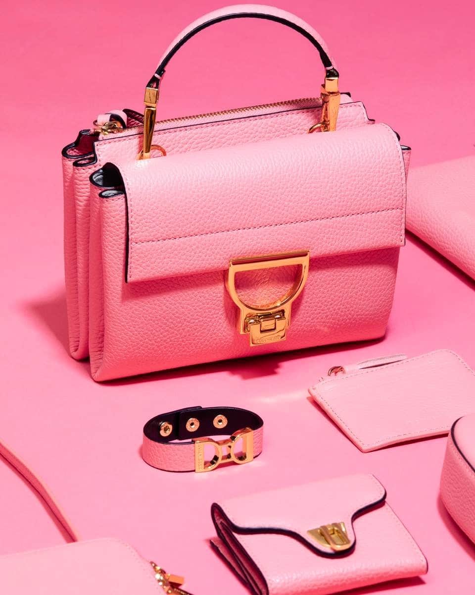 コチネレのインスタグラム：「A touch of pink is always welcome in our Coccinelle universe.   #Coccinelle #CoccinellePinkTouch #PinkFeels」