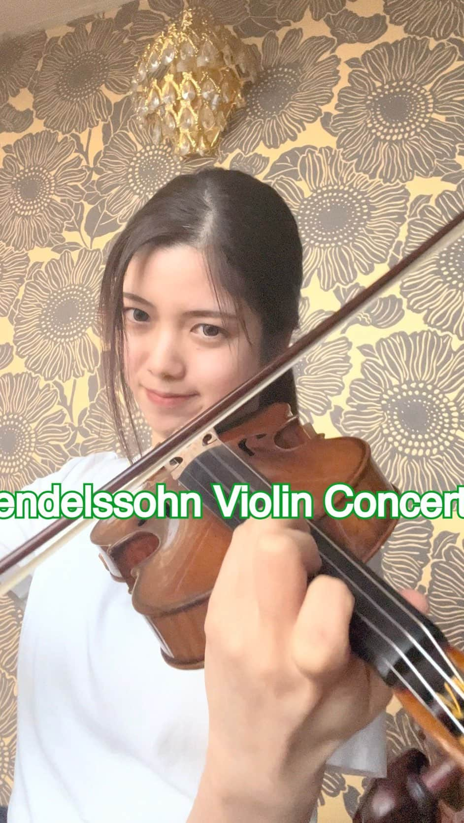 高木凜々子のインスタグラム：「#100daysofpractice (71) Mendelssohn Violin Concerto 3rd mov.  久しぶりの練習動画！ 23日のコンサートに向けて、練習をしています。  改めて素晴らしい曲。 何度弾いても大好きです。 オーケストラと演奏できる幸せを噛み締めて演奏いたします。  #violin #music #concert #japan」