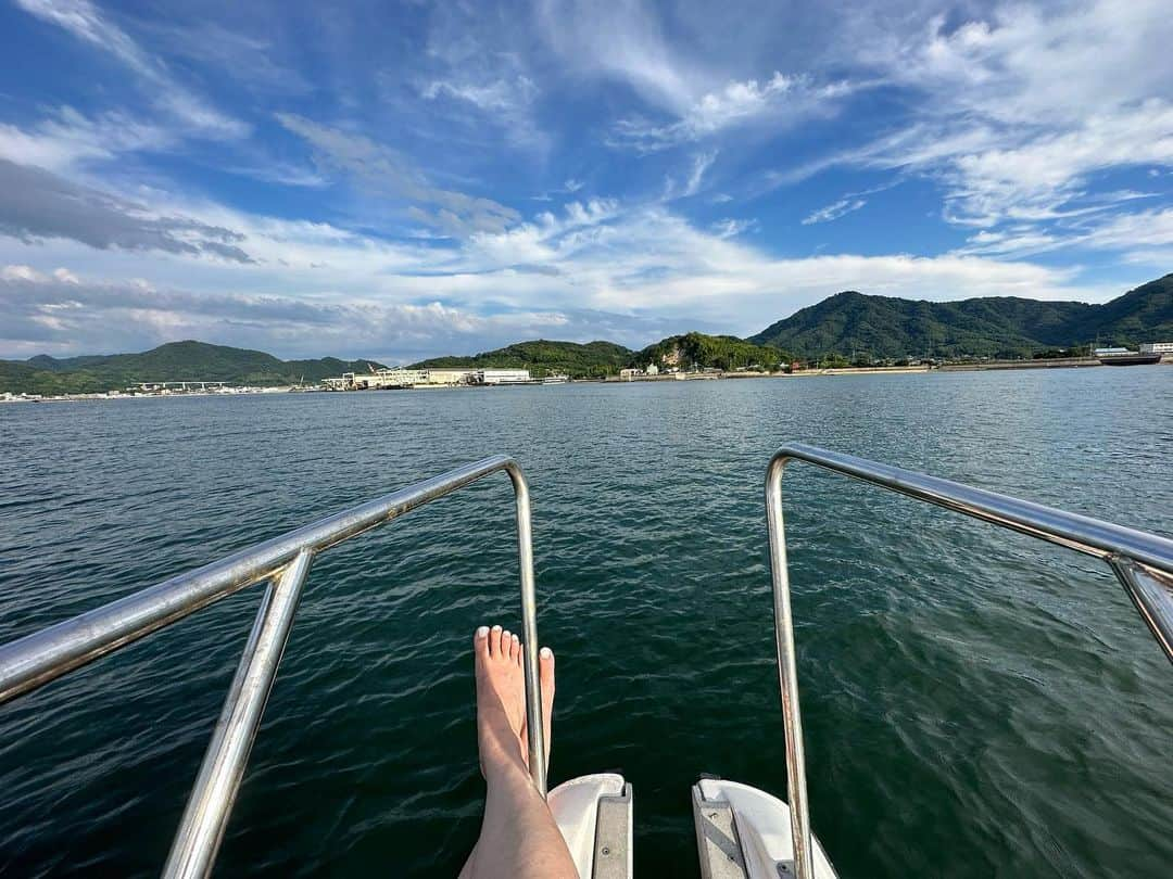 佐々木舞夕さんのインスタグラム写真 - (佐々木舞夕Instagram)「___🏝️🐟🥢  先日、生口島に遊びに行ってきました🏝️  クルージングしたり、釣りをしたり🎣  食事は瀬戸田の美味しい料理屋さん 『こおげ』で、コースをいただきました🩵 @kooge_setoda   たくさんの方々に目一杯おもてなしをしていただき、半日くらいでしたが凄く楽しかったです🏝️  夏ー！ってことをほんとに何年振りかにできて嬉しかった〜☀️🌊  (釣りが楽しすぎてハマりそう🎣)  #生口島 #瀬戸田 #瀬戸田サンセットビーチ  #こおげ #釣り #釣りガール  #クルージング #船釣り #夏休み #広島おでかけ #瀬戸内海 #しまなみ海道」7月21日 17時57分 - truffe_m_123