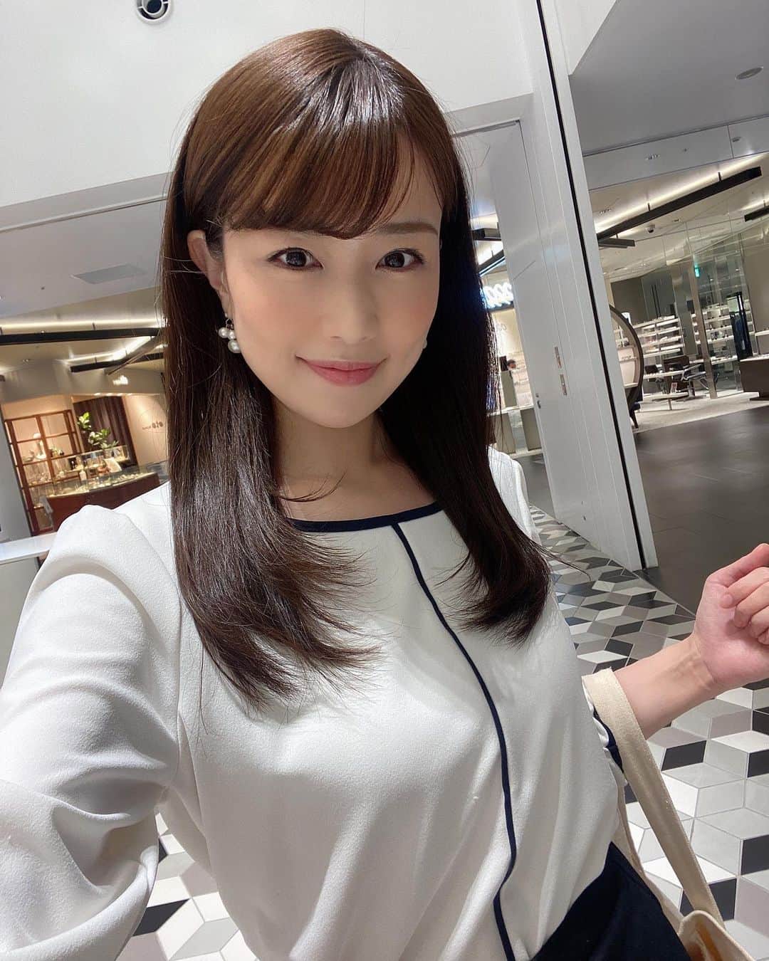 道岡桃子のインスタグラム：「本日‼️  21:00から〜  ファンクラブ会員様限定で、  インスタライブします😊！  数年ぶりのインスタライブ笑  めったにしないと思うので、  ぜひぜひご参加ください❤️  道岡桃子　ファンクラブ　で出てきます🥰  #インスタライブ #生配信」