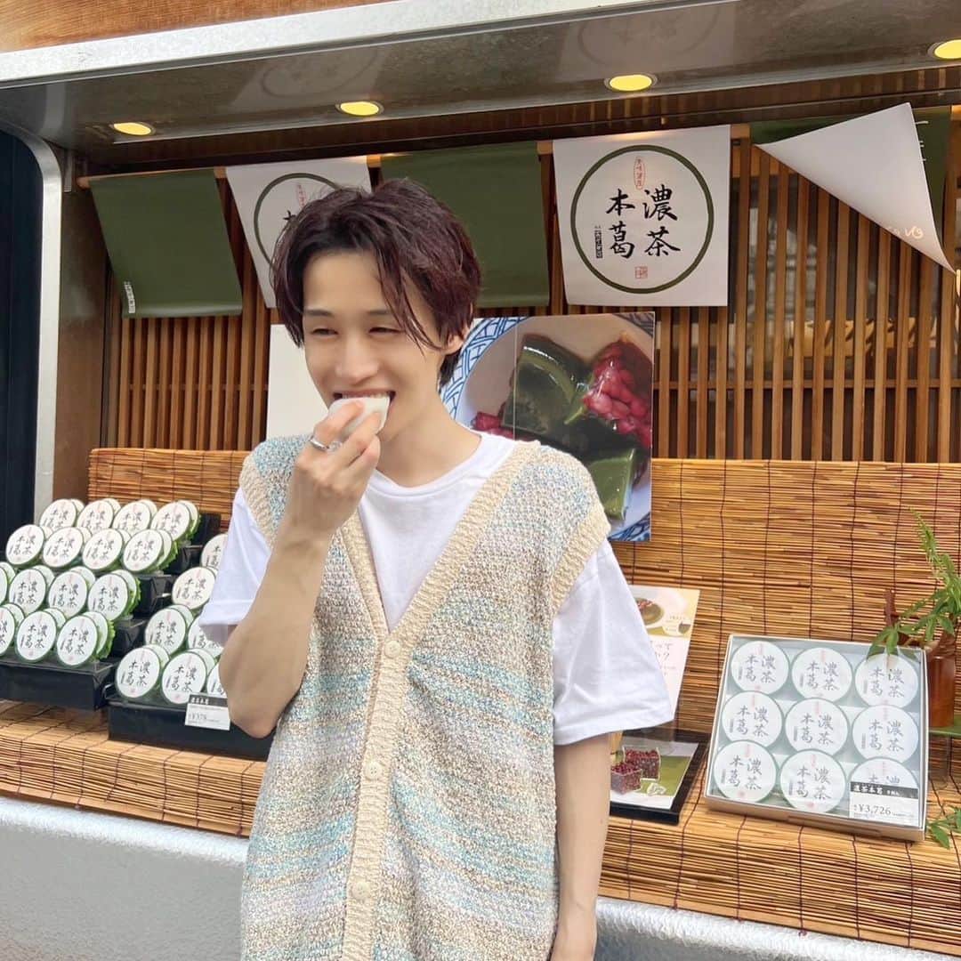 ヒョクのインスタグラム：「15時のおやつ😋✨ あんず大福美味しかったな〜 #ヒョク #韓国 #フルーツ大福」