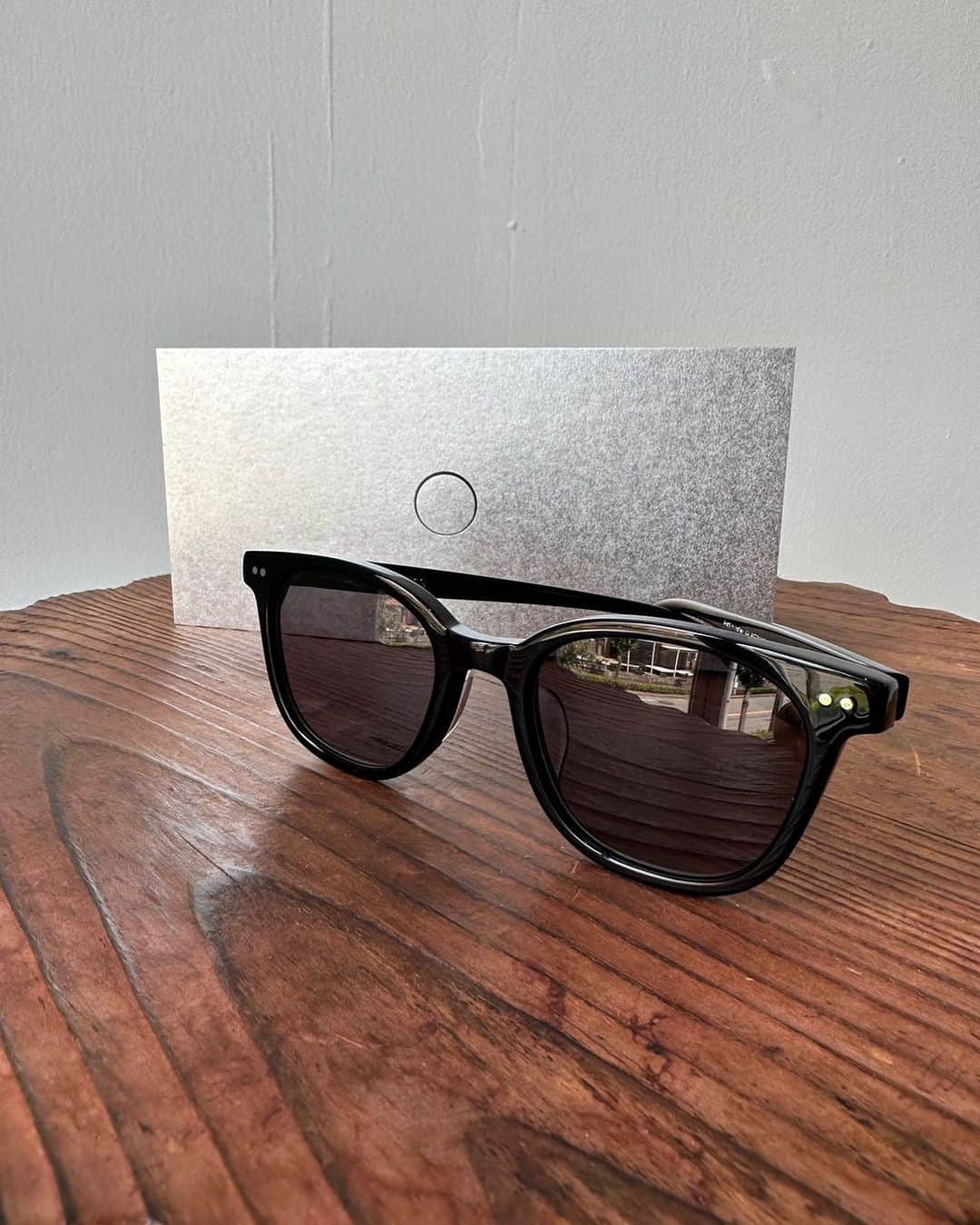 のインスタグラム：「ONENESS EYEWEAR 僕の大親友がアイウェアブランド始めました😎🕶️ 明日から2日間愛知県の岡崎市でポップアップストアを開催するみたいなので是非行ってみてください！！  愛知県岡崎市東明大寺町16-5 2F express okazaki  場所はこちらになります😊」