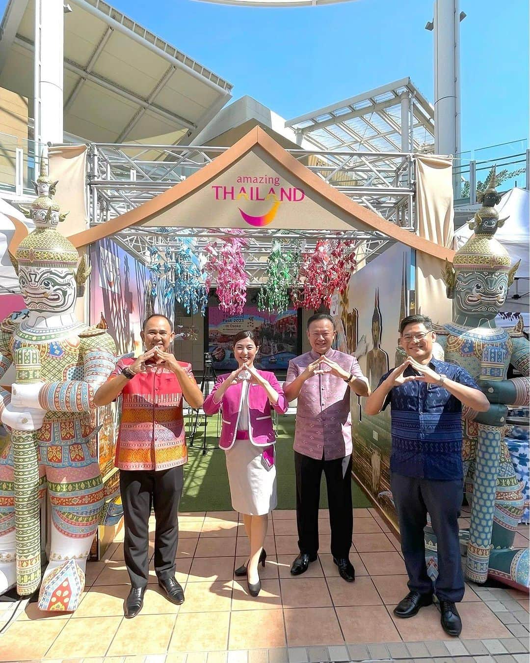 ピーチ・アビエーションさんのインスタグラム写真 - (ピーチ・アビエーションInstagram)「✨🐘Amazing Thailand Festival 2023 OSAKA🐘✨ にPeachが出店しています！  📍あべのキューズモール 3階スカイコート 2023年7月22日(土）10時~19時 　　　 7月23日(日）10時~19時  LINEのともだち登録でPeachオリジナルグッズプレゼント🎉 ※200名様/日限定 23日(日)は機内や、Peach公式オンラインショップ PEACH SHOP ONLINEで大人気のアイテムもおトクな会場限定価格でお買い求めいただけます！お待ちしています♩  初日の開会式には、タイ国政府観光庁幹部のみなさまもイベントに出席されました！  📸写真一枚目のご紹介📸 左から 観光スポーツ大臣秘書官 ケーマポン・ウイタヤクンさま Peach客室乗務員 タイ国政府観光庁 総裁 ユッタサック・スパソーンさま タイ王国在大阪領事 アッラカポン・チャルームノンさま  📸写真二枚目のご紹介📸 Peachブース  #fly_peach #peachaviation #airline #Peach #peachshoponline #Thailand #amazingthailand #lovethiland」7月21日 18時02分 - flypeach