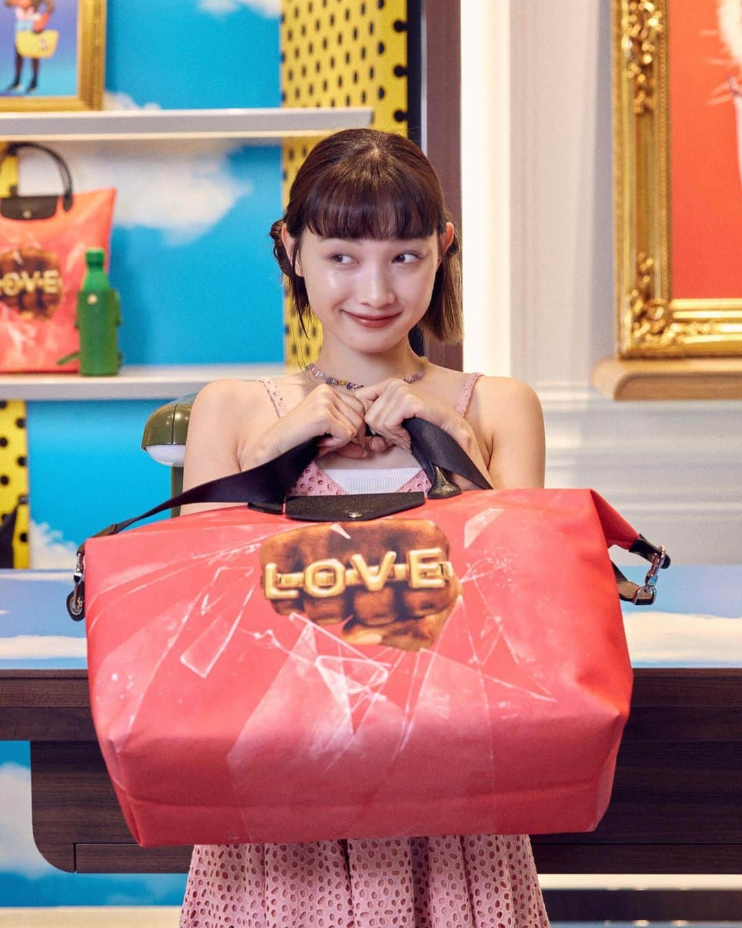 新野尾七奈さんのインスタグラム写真 - (新野尾七奈Instagram)「LONGCHAMP x TOILETPAPER コラボが7月18日 ...