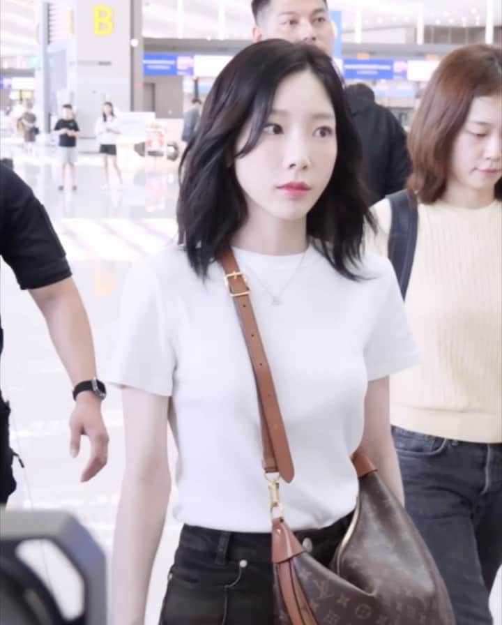 TAEYEONのインスタグラム：「Taeyeon’s from Incheon Airport to Indonesia 🇮🇩  @taeyeon_ss  #태연 #TAEYEON」