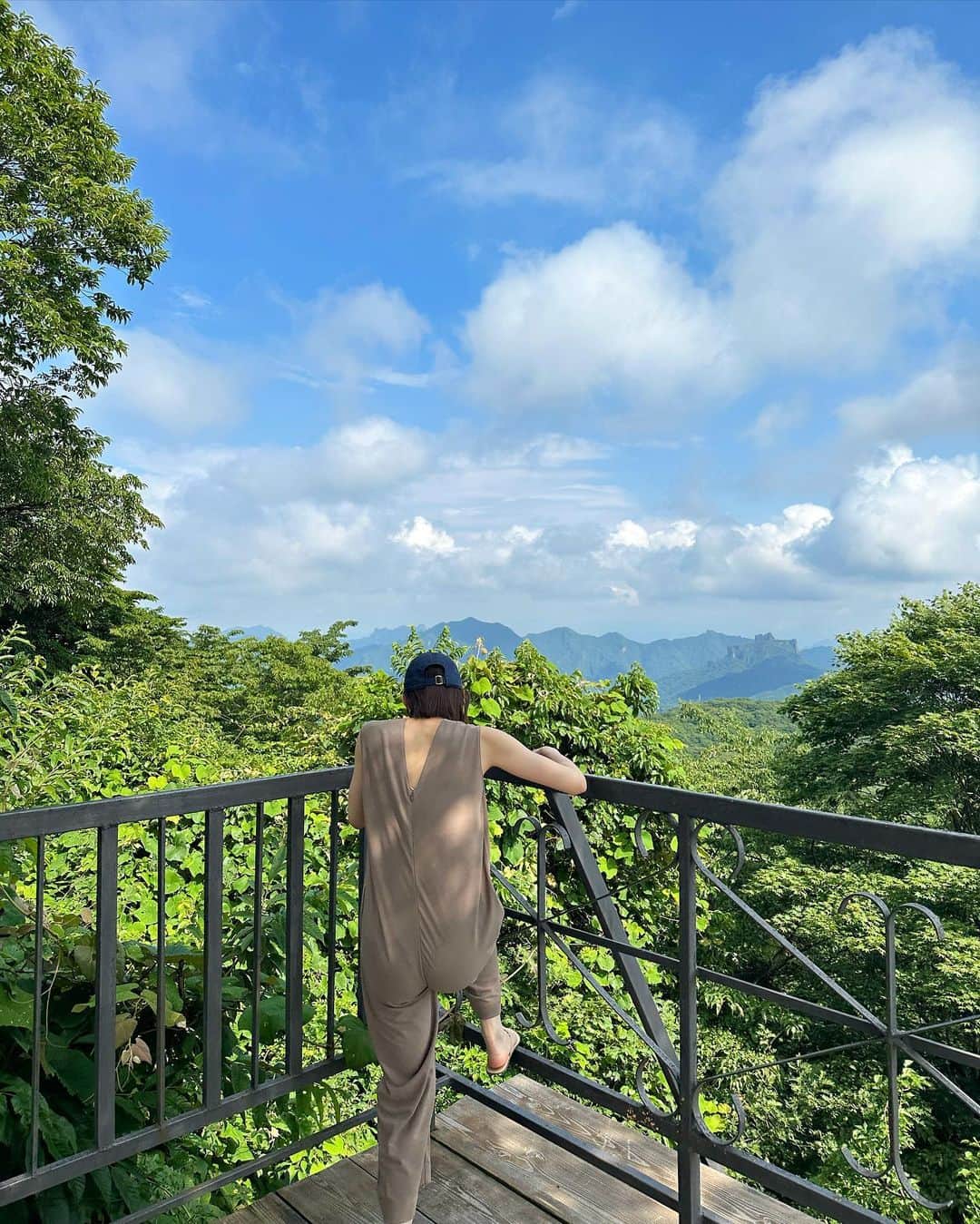 小澤名代さんのインスタグラム写真 - (小澤名代Instagram)「リフトで山の上に登ってみたら想像以上に景色も空気も綺麗すぎて感動しました！ 冬はここでスキーしたい✨  #軽井沢」7月21日 18時14分 - ozawanayo