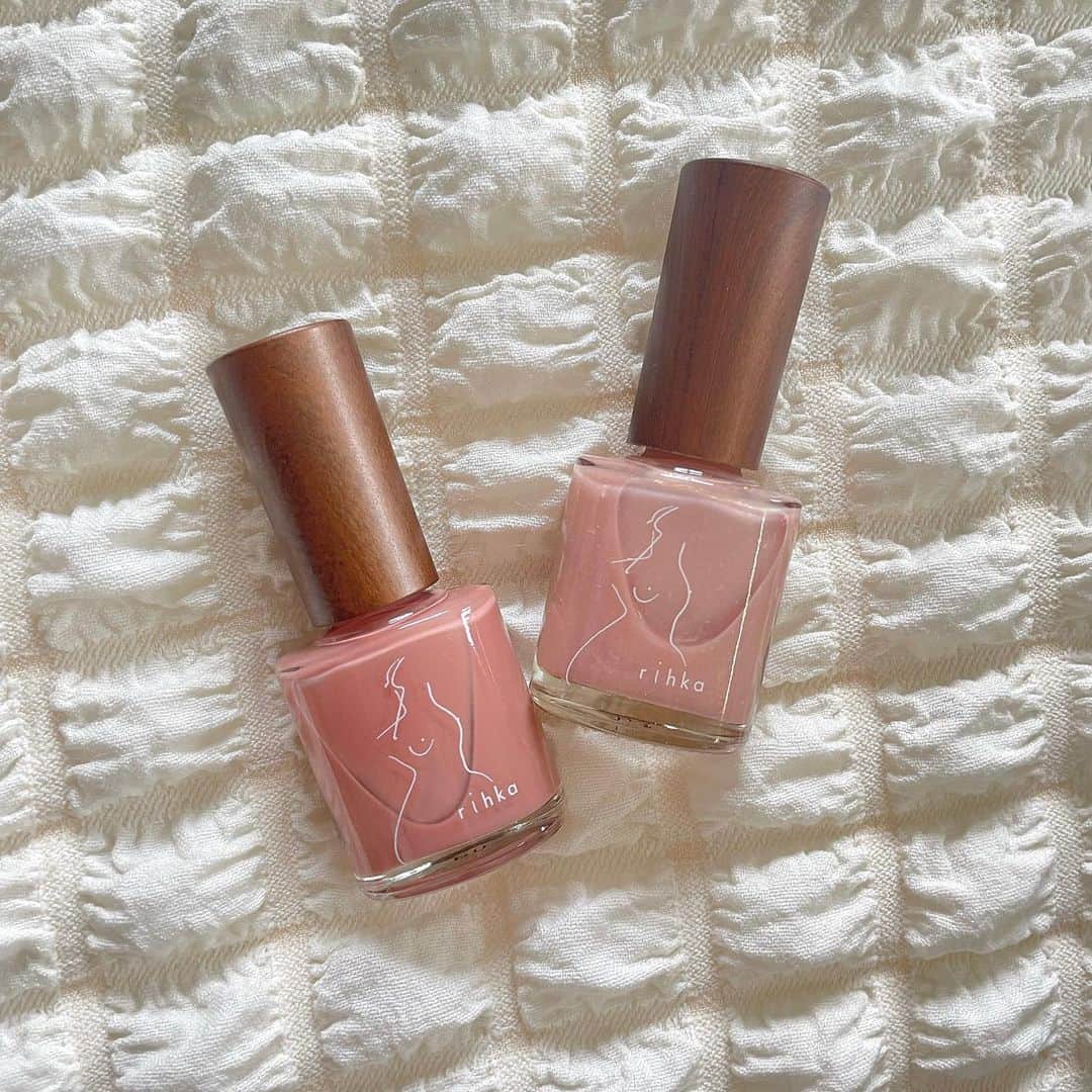 木部明美のインスタグラム：「・ ⁡ #愛してやまないnail ⁡ @rihka_official  rihka 3rd anniversary collection ⁡ chaton  coussinet  ⁡ シアーピンクがとっても可愛い🩷 coussinetは人気No.1の猫の肉球カラーだそうです😻 ⁡ ぜひチェックしてみてね〜👐🏻✨ ⁡ #コスメ#cosme#hairmake#make#hair#🍡」