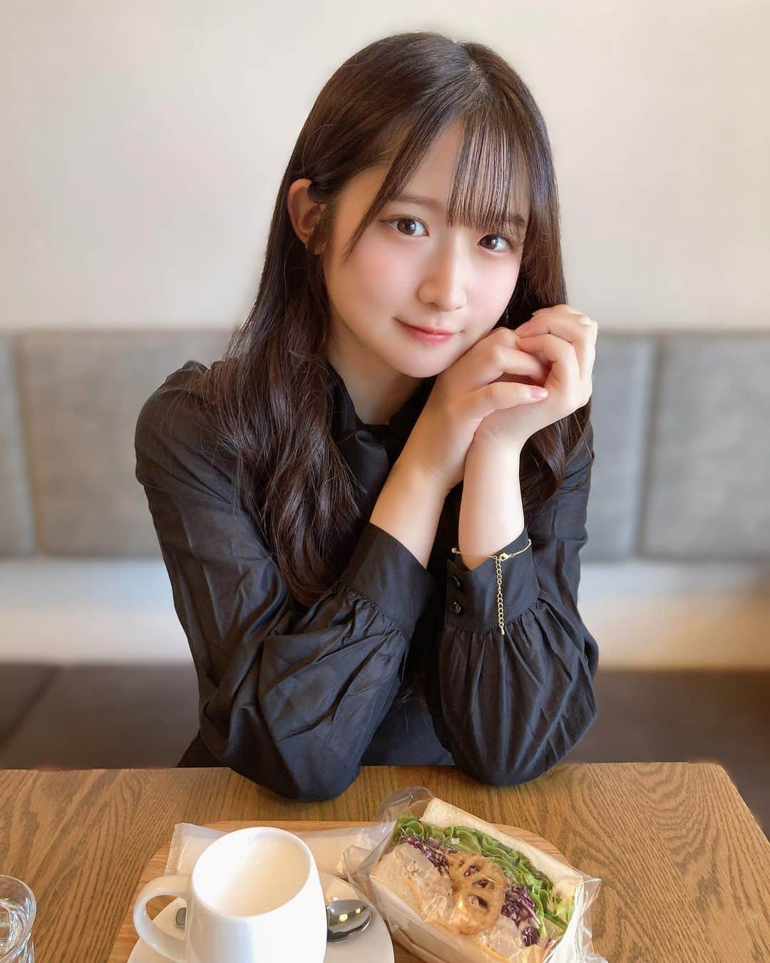 貝賀琴莉のインスタグラム：「いつでも相談にのるよ😌  #琴莉のとりこ #アイドル #idol」