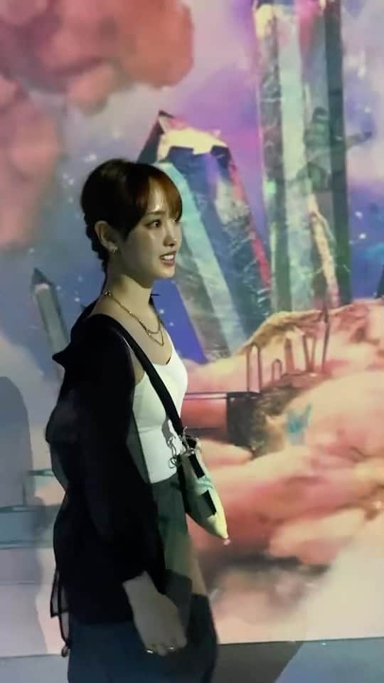 飯窪春菜のインスタグラム：「韓国旅行2日目だけ晴れたから韓服着て、 ソウルタワーにも行ったよ #韓国旅行」