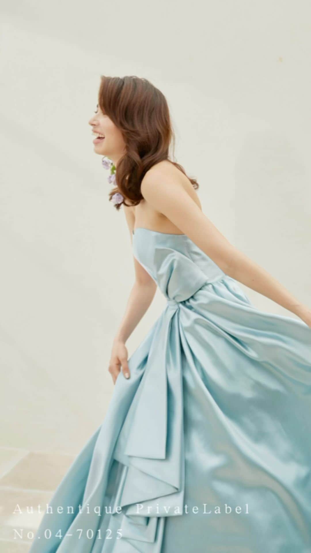 Authentique Authentiqueのインスタグラム：「.  Authentique Private Label  Color Dress  爽やかなミントグリーンのカラードレス。 大人っぽく、上品に仕上げる為 華美な装飾はせずにシルエットと 素材の美しさを存分に引き出した1着です。  Dress:04-70125 Shop:Yokohama  #authentique  #authentique_dress  #オーセンティック銀座 #オーセンティック横浜 #ロイパ花嫁  #オークラ花嫁」