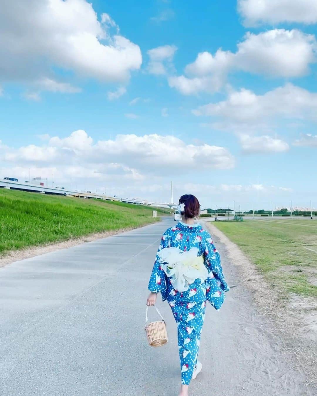 Elyさんのインスタグラム写真 - (ElyInstagram)「Completed the yukata photoshoot this year as well💎 ✦ 今年も浴衣撮りました💙 ✦ 今年也順利拍攝到浴衣～(｡☌︎ᴗ☌︎｡)❤︎而且是晴天☀️  Photo by @dzzdm  Kimono & hair @kimono_luna  #ely #elycosplay #cosplay #yukata #浴衣 #summer #lété #lete」7月21日 18時32分 - eeelyeee