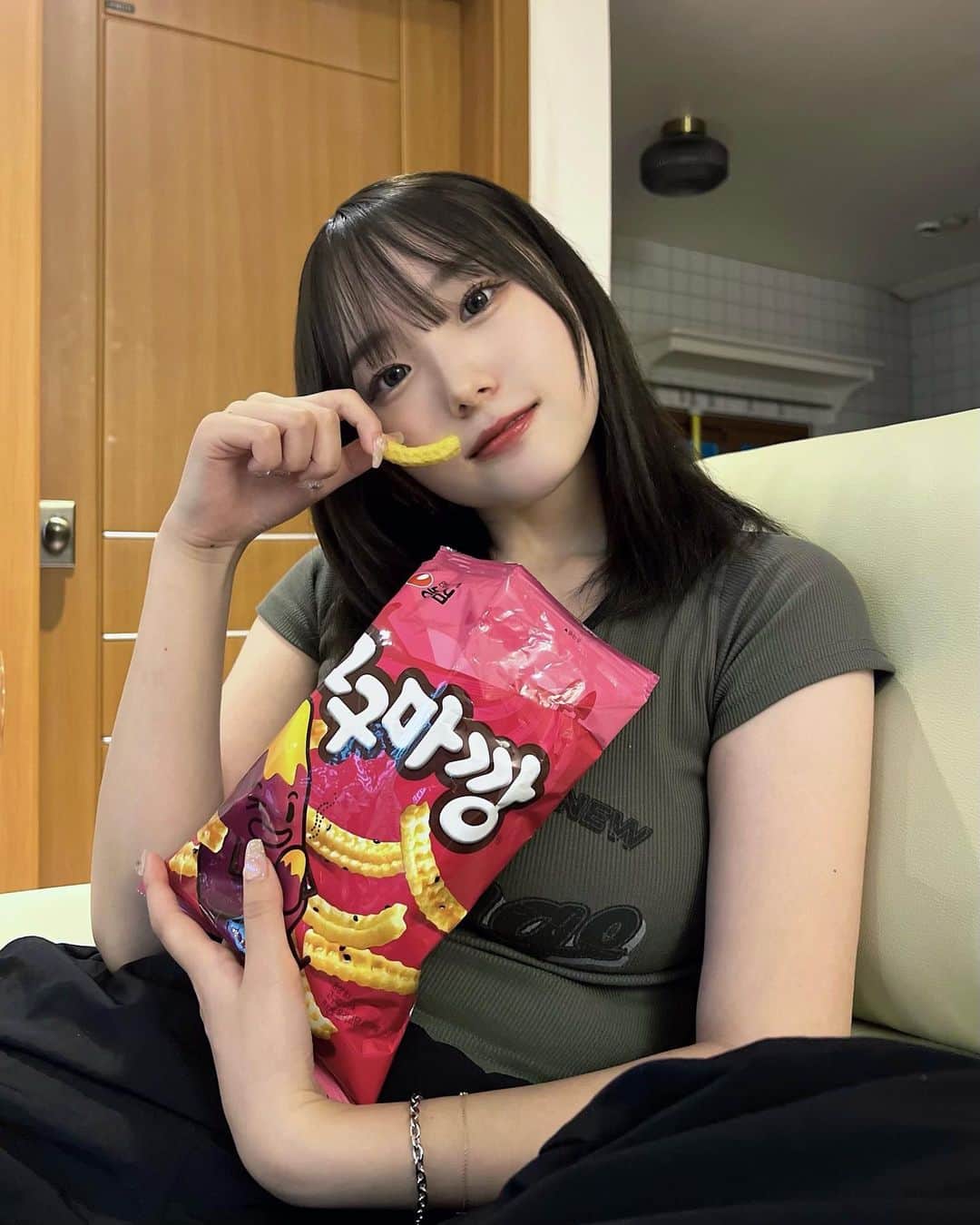 のインスタグラム：「最近フラクトオリゴ糖が流行ってるらしい！ お菓子に入ってたから買ってみたよ🥺 体に良いらしい💪💪試してみる！！  #フラクトオリゴ糖  #韓国」
