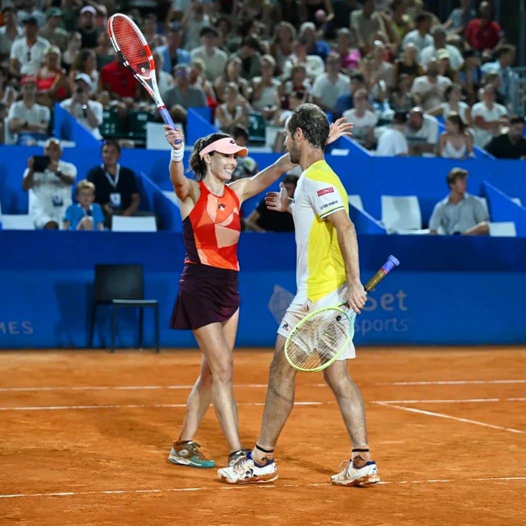 アリーゼ・コルネのインスタグラム：「Quel immense bonheur de jouer ce premier jour de @hopmancup avec mon ami @richardgasquet34 et de ramener cette première victoire pour la France 💪🇨🇵  Et tout ça sur les courts de mon club devant un public au rendez-vous 😍🥹🙏 #IssaNissa   A tout à l'heure pour notre deuxième match contre la Suisse où nous essayerons de gagner notre place en finale ! ✊️」