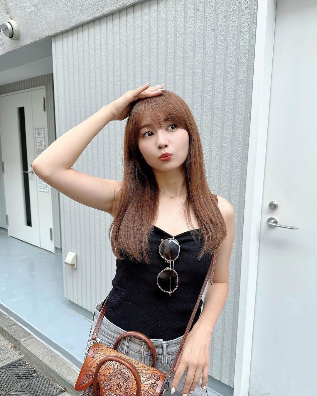 細沼紗花のインスタグラム：「.  日差しが強すぎる日は サングラス必須😎」