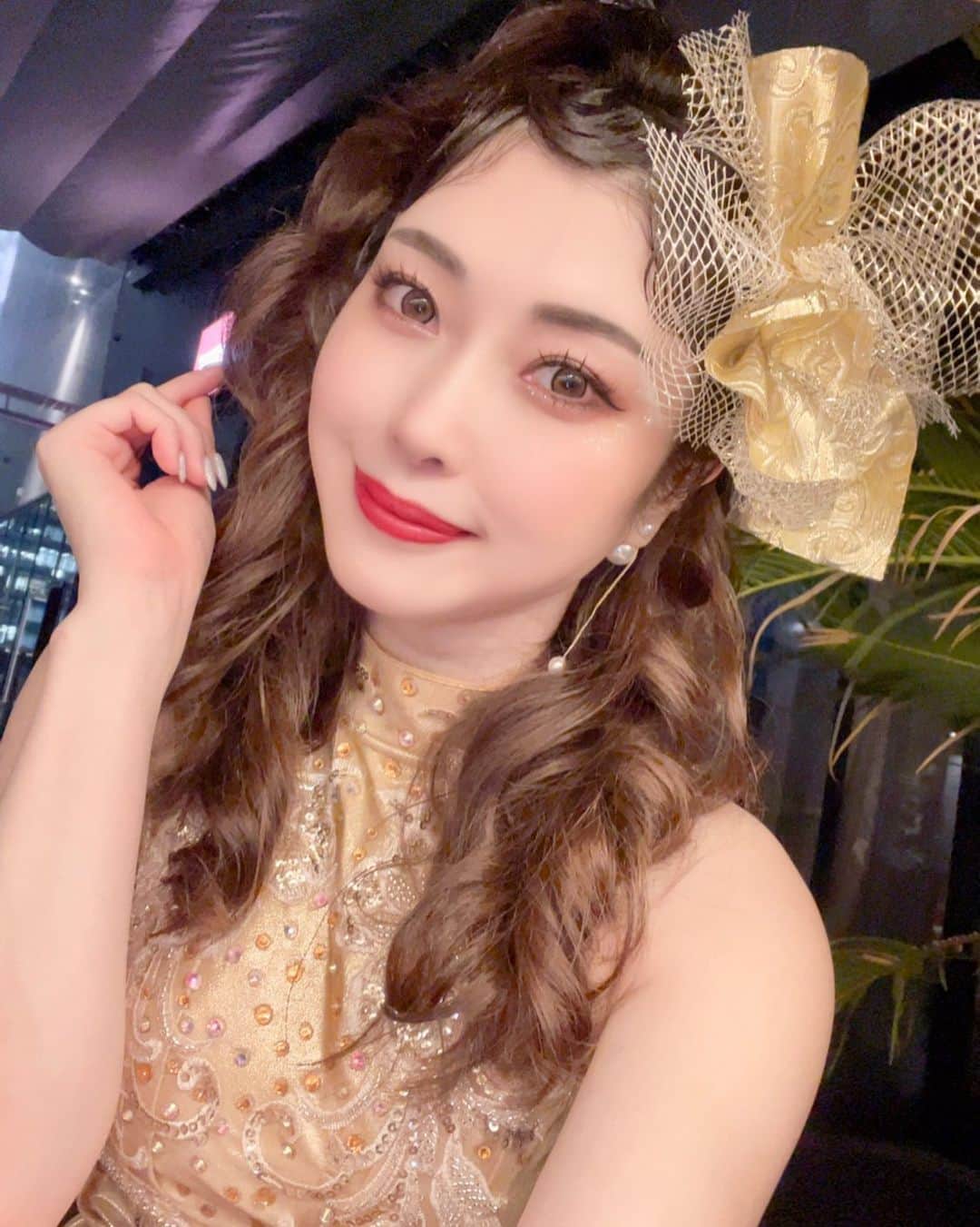 Rieのインスタグラム：「. 🌙🌙🌙 ・ 髪の毛かわいくセットしてもらった🌼 ・ ・ ・ #ヘアセット#ヘアアレンジ#ヘアメイク」