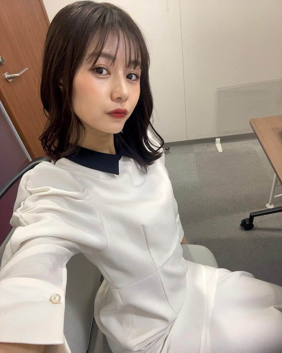 杉浦みずきのインスタグラム：「. #エレベーターガール #ハリウッドドリームでいってらっしゃーいて送り出す人 #スカイツリーの展望台受付の人  の絶対どれかにはいそうな衣装だった💁‍♀️笑  （ハリドリでバイトしてみたかった）」