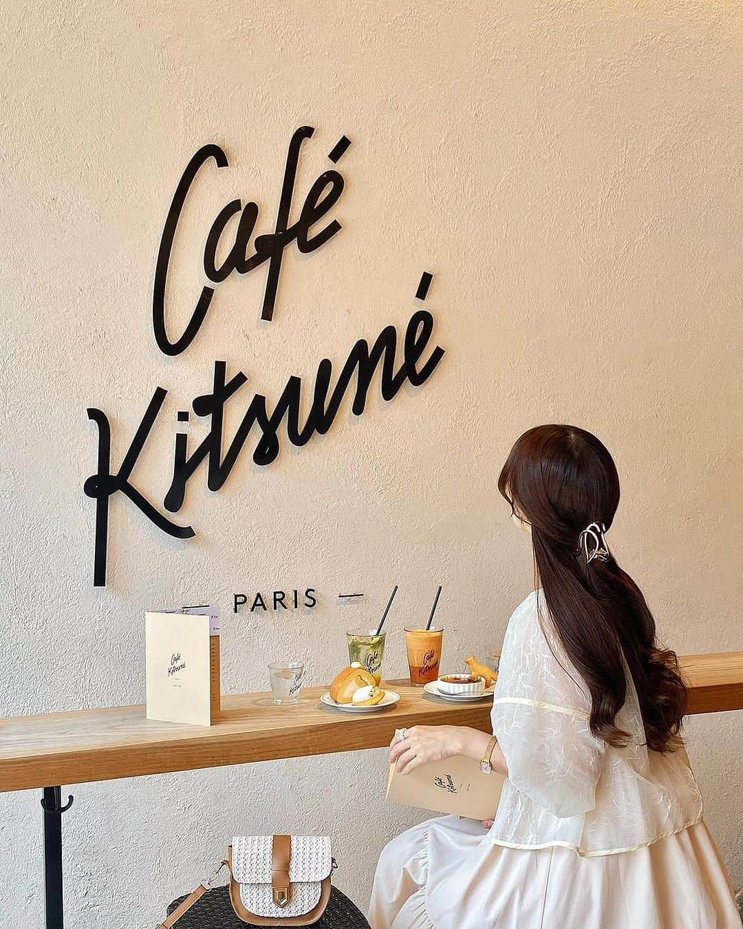 Café Kitsuné Parisさんのインスタグラム写真 - (Café Kitsuné ParisInstagram)「Step into the minimalist and cosy atmosphere of #CafeKitsuneAoyama and treat yourself to a sweet delight 🍰 - 👉  Café Kitsuné Aoyama 3-17-1 MinamiAoyama, Minato-ku Monday-Sunday: 10am-7pm」7月22日 16時30分 - cafekitsune