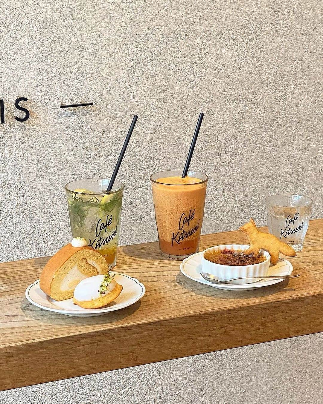 Café Kitsuné Parisさんのインスタグラム写真 - (Café Kitsuné ParisInstagram)「Step into the minimalist and cosy atmosphere of #CafeKitsuneAoyama and treat yourself to a sweet delight 🍰 - 👉  Café Kitsuné Aoyama 3-17-1 MinamiAoyama, Minato-ku Monday-Sunday: 10am-7pm」7月22日 16時30分 - cafekitsune