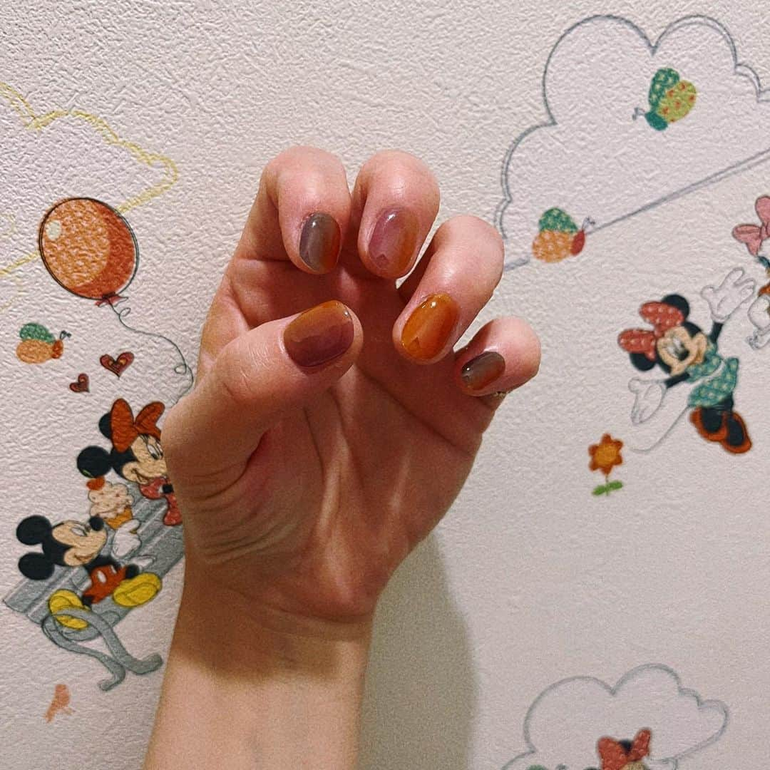 Nao☆ さんのインスタグラム写真 - (Nao☆ Instagram)「昨日はMY COLORっぽいネイルシールで配信に出ました😆🙌🩷💛🩵 県民のライブもこれで出るよん🙌🥳💚✨  #ohora」7月21日 19時18分 - nao_ngc