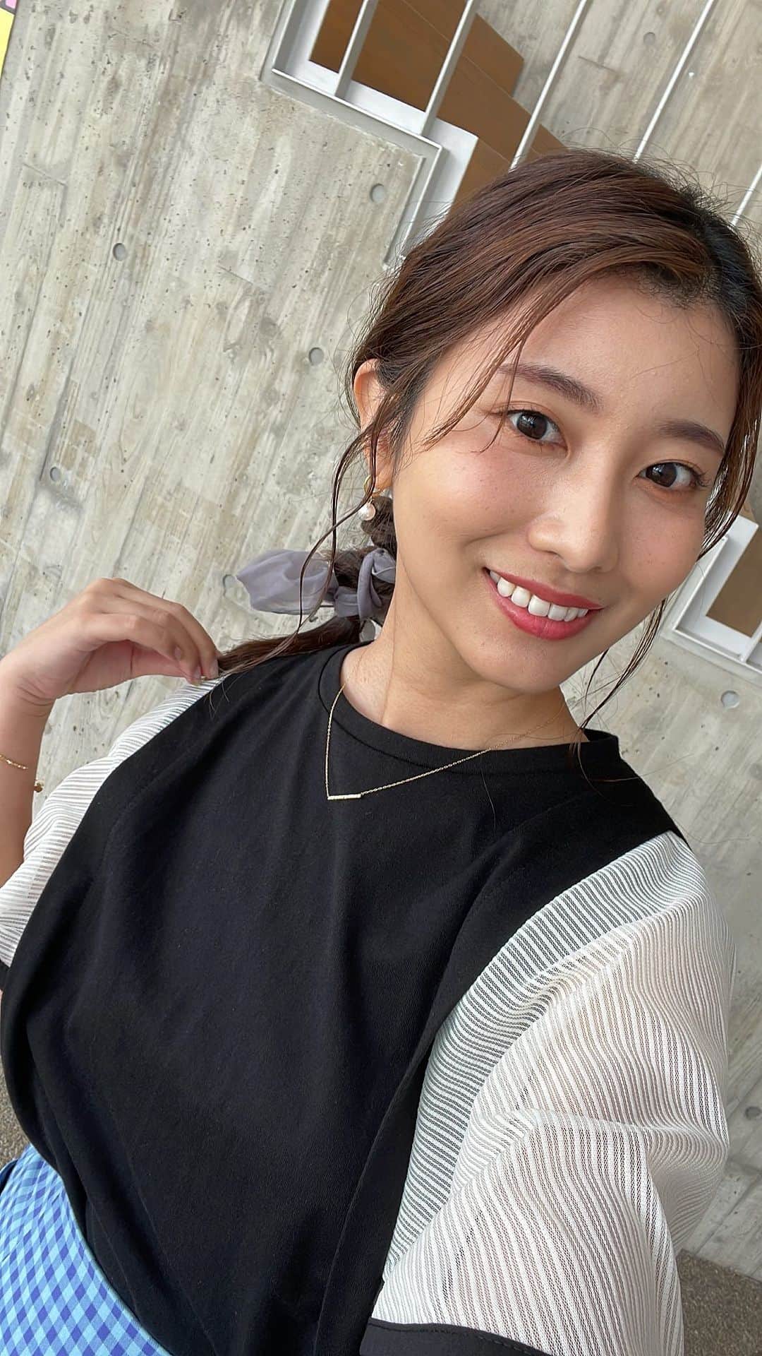 木村那津美のインスタグラム：「6月衣装まとめ！  動画に文字入れたけど早すぎた🤣  6/3 ▽シューラルー カットソー  6/10 ▽アンドクォーターラッピンナイン ワンピース ネックレス　  6/17 ▽ブージュルード カットソー　  6/24 ▽グレディブリリアントクート カットソー」