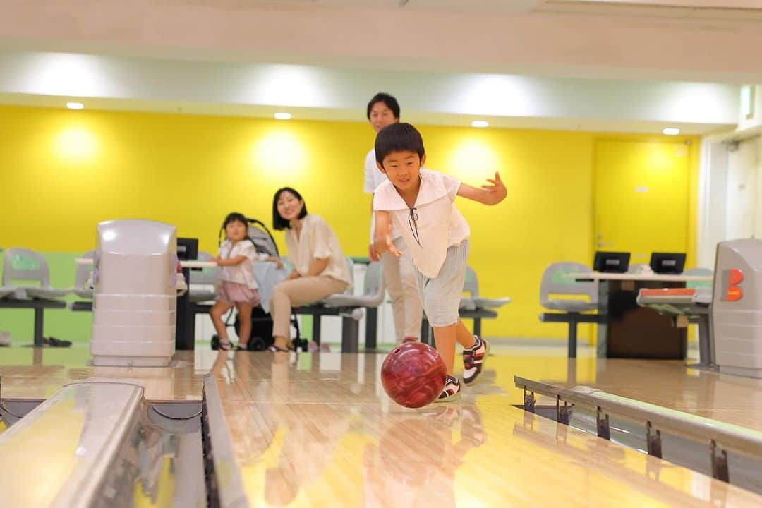 品川プリンスホテルさんのインスタグラム写真 - (品川プリンスホテルInstagram)「夏休みはホテルで思い出作り❗️【シナプリ♪エンタメ ENJOY STAY】  今年の夏休みは、品川プリンスホテルのエンターテインメントで思いっきり遊び尽くそう❗️「シナプリ♪エンタメ ENJOY STAY」は館内にあるエンタメ3施設、水族館🐠『マクセル アクアパーク品川』、映画館🎬『T・ジョイPRINCE品川』、ボウリング＆アミューズメント🎳『品川プリンスホテル ボウリングセンター』を思う存分楽しめるステイプランです❗️  たっぷり遊んだ後には、ブッフェレストラン『LUXE DINING HAPUNA』で好きな料理を思う存分お楽しみください❗️  ※『LUXE DINING HAPUNA』のお食事代はプランに含まれておりません。  Create Memories this Summer Vacation at the Hote❗️【shinapri♪Entertainment ENJOY STAY】  This summer vacation, let's fully enjoy and make the most of the entertainment at Shinagawa Prince Hote❗️『Shinapri♪Entertainment ENJOY STAY』 is an accommodation plan where you can thoroughly enjoy three entertainment facilities within the hotel: the aquarium 🐠『Maxell Aqua Park Shinagawa』the movie theater 🎬 『T-Joy PRINCE Shinagawa』and the bowling & amusement 🎳『'Shinagawa Prince Hotel Bowling Center』!  After having a great time playing, indulge in your favorite dishes at the buffet restaurant 『LUXE DINING HAPUNA』!  ※Please note that the dining expenses at 『LUXE DINING HAPUNA』are not included in the plan.  #エンターテインメント #エンターテインメントホテル #tジョイprince品川 #tジョイプリンス品川 #ボウリング  #ボウリングセンター＃ボウリング場  #アクアパーク品川 #水族館 #アクアパーク #近場旅行 #夏休み  #夏休みの過ごし方 #夏休みの思い出 #家族と夏休み #ホテル好きな人と繋がりたい #ホテルステイ #ホテルステイ好きな人と繋がりたい #品プリ #品川プリンス #品川プリンスホテル #プリンスホテル #東京 #品川 #品川駅 #東京ホテル #東京ホテルステイ #shinagawa #shinagawaprince #shinagawaprincehotel」7月21日 19時15分 - shinagawaprincehotel