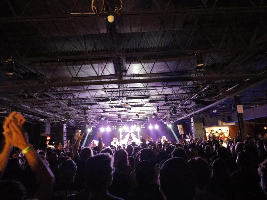 小鳩ミクさんのインスタグラム写真 - (小鳩ミクInstagram)「5月振り返りっぽ。 🕊🇺🇸🌏  2023.5.22 The Underground in Charlotte, NC  Thank you very much for turning  my first time OKYUJI in a new place  into an incredibly fun and enjoyable time po,  despite the nervousness po.  #思い出 #memories #usa #tour #anniversary #bandmaid」7月21日 19時17分 - kobatomiku