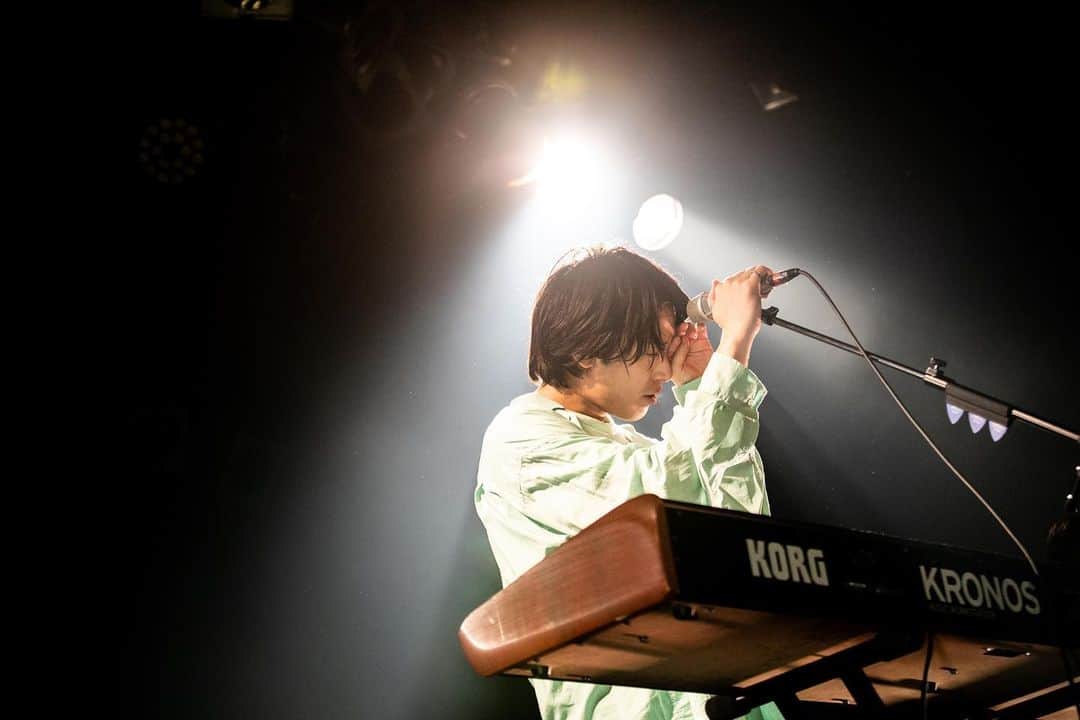 井上竜馬のインスタグラム：「SHE'S Tour 2023 "Shepherd" in 旭川 casino drive and 札幌 PENNYLANE 24  2023.07.16,17  遅れましたがツアー前半戦が終わりました。ご来場頂いた皆様、ライブハウススタッフの皆様ありがとうございました😌 秋からは主要都市を回るので、是非遊びにきてください！またセットリストもガラッと変えます🔥  本当に実りある楽しいツアーでした。夏はライブもしながらまた制作の日々に戻ります。ずっと制作したかったから楽しみだ！  📸 @atsushiitophoto」