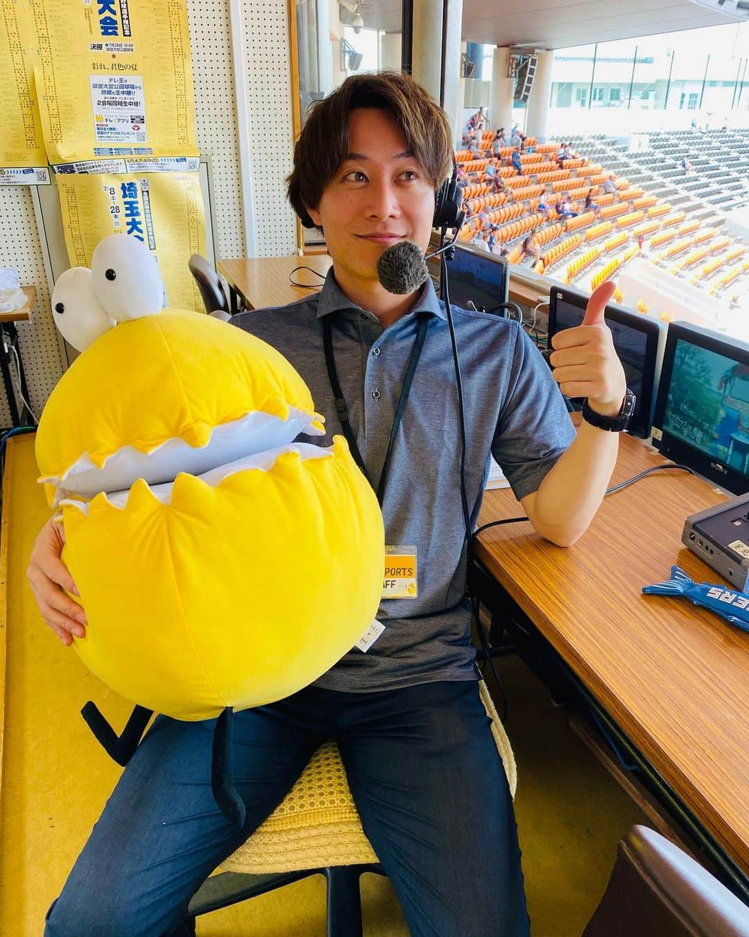 土井悠平のインスタグラム：「テレビ埼玉さんにて 高校野球実況させて頂きました！☀️  東農大三 vs 熊谷商業 @県営大宮公園野球場  どちらのチームも無失策！ 素晴らしい守備が印象的な好ゲーム👍  25日にも準々決勝 喋らせて頂きます！！ 楽しみ！！  テレ玉くんとパシャ📸  #高校野球 #第105回全国高等学校野球選手権大会 #大宮公園 #県営大宮球場  #埼玉 #大宮 #テレ玉 #テレ玉くん」