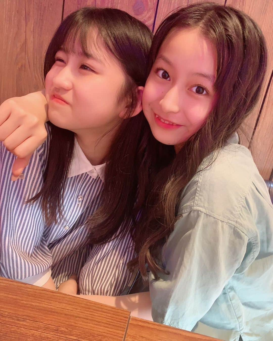 ゆめ & じゅなさんのインスタグラム写真 - (ゆめ & じゅなInstagram)「ツンデレゆめちゃん💖 じゅなのこと大好きなくせに😏💕 照れてるゆめちゃんも可愛いねっ💗  #ゆめじゅな #野崎結愛 #野崎珠愛  #中学生 #高校生 #姉妹 #2歳差姉妹  #09 #07 #sister #仲良し #仲良し姉妹  #レピピアルマリオ #レピピ #レピピウェブモ #ツンデレ #大好き #love」7月21日 19時47分 - yumejuna