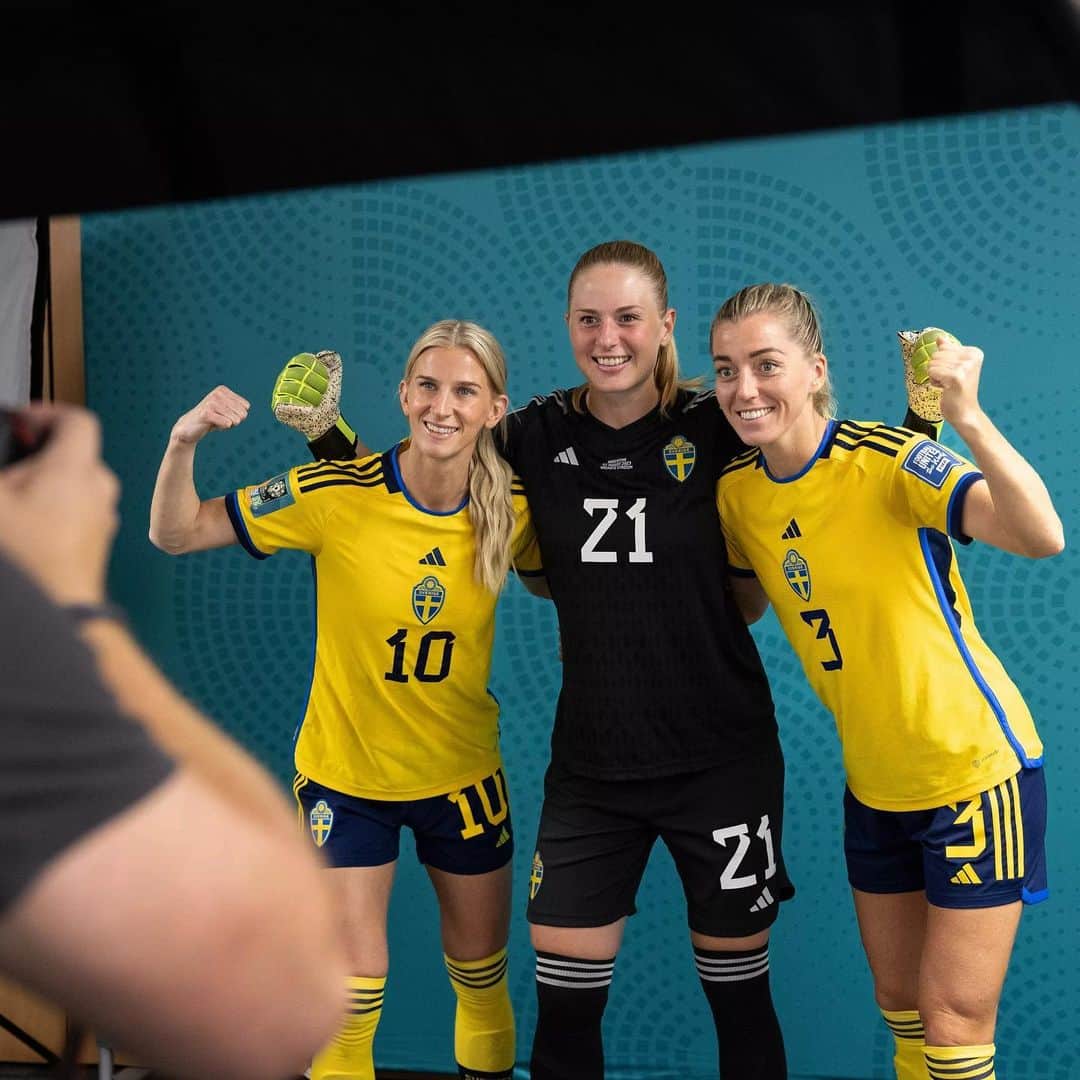 ソフィア・ヤコブソンのインスタグラム：「Behind the scenes 📸」
