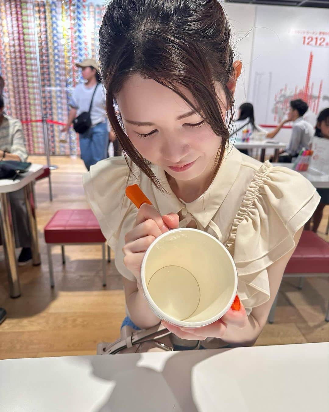 IKUMIさんのインスタグラム写真 - (IKUMIInstagram)「🍜 大阪池田にある日清のカップヌードルミュージアム🍥  マイカップヌードルファクトリーに行って 自分だけのオリジナルカップヌードルも作ってみたよ♡  普段カップラーメンあんま食べないけど楽しかったから カップラーメン食べたくなっちゃった😂  家族でのおでかけや、大阪デートに良さそう❤️ 楽しめるよ♡  .  #カップヌードルミュージアム #カップヌードル#カップヌードルミュージアム大阪池田 #カップラーメン#大阪#大阪旅行#大阪観光#大阪観光スポット #関西観光#関西旅行#北摂#池田#吹田#豊中#梅田#難波#心斎橋#asiangirls #asianbeauty #asianmodel #japanesemodel #japantrip#osakatrip #美脚#ミニスカ#モデル体型#モデル撮影#撮影モデル#広告モデル#着画モデル」7月21日 20時01分 - miiiino3o