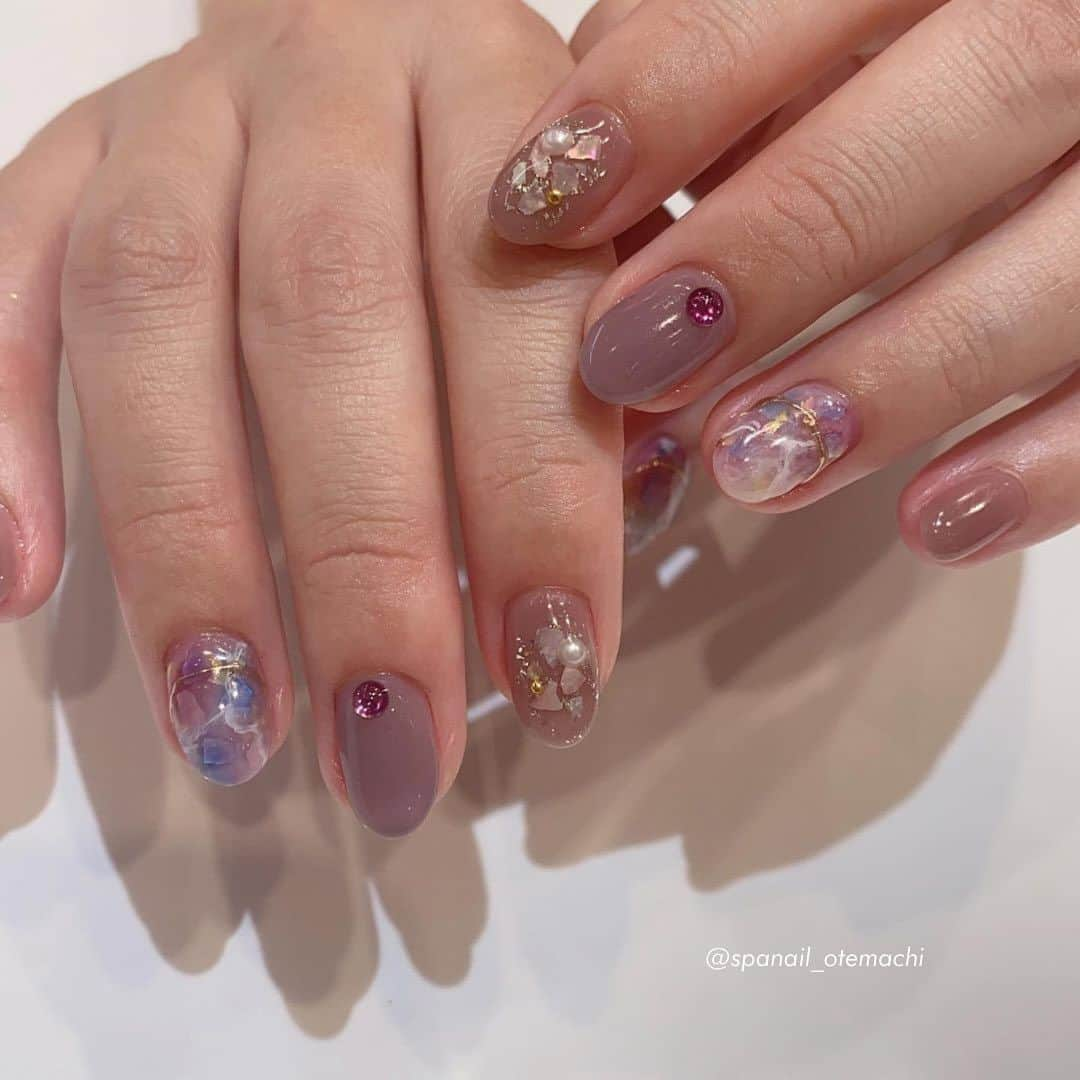 ネイルサロンならネイルクイックさんのインスタグラム写真 - (ネイルサロンならネイルクイックInstagram)「@nailquick⁣ 大きめカラーストーンが可愛い🍒🩵⁣ ⁣ ⁣ 〰️🏷①②まいめ⁣ @spanail_otemachi ⁣ スパネイル大手町店⁣ ⁣ ⁣ 〰️🏷③まいめ⁣ @nailquick_marubiru⁣ ネイルクイック丸ビル店⁣ ⁣ ⁣ 〰️🏷④まいめ⁣ @nailquick_lumine_ikebukuro⁣ ネイルクイックルミネ池袋店⁣ ⁣ ⁣ 〰️🏷⑤⑥⑦まいめ⁣ @nailquick_yokohamajoinus ⁣ ネイルクイック横浜ジョイナス店⁣ ⁣ ⁣ 〰️🏷⑧まいめ⁣ @nailquick_periechiba ⁣ ネイルクイックオアシスペリエ千葉店⁣ ⁣ ⁣ID:1147 8月までシンプル定額です🍒 ⁣ ⋱⋰ ⋱⋰ ⋱⋰ ⋱⋰ ⋱⋰ ⋱⋰ ⋱⋰⁣ ⁣ デザインに使われているカラー、ストーン、パーツ等に関しましては、店舗によって在庫状況が異なります。⁣ 在庫切れの場合は、似ているカラー、ストーン、パーツをご案内させていただくことがございますので、あらかじめご了承ください。⁣ ⁣ ⁣ パーツの持ち込みOK です🙆🏼‍♀️⁣ ━━━━━━━━━━━━━━━━━━⁣ 📲@nailquick ネット予約のメニュー⁣ ⁣ 【ハンド】ジェルコース＋フレンチなどお好みのアート両手4本以上（税込8800円＋アート代別）（目安:1時間45分） ⁣ ━━━━━━━━━━━━━━━━━━⁣ ⁣ ⁣ ⋱⋰ ⋱⋰ ⋱⋰ ⋱⋰ ⋱⋰ ⋱⋰ ⋱⋰⁣ ⁣ ⁣ 🟫#ネイルサロン は @nailquick⁣ 🟪#ジェルネイル は @nailparfaitgel⁣ ⬜️#ハンドケア には @spanail_product⁣ ⁣ ⁣ ⁣ 🤚🏼✋🏼 #ネイルクイック⁣ ⁣ お爪の健康を考えたネイル専門店⁣ ケア、マニキュア、ジェルネイル、お客さまのご要望やお爪の状態を伺い、一人ひとりにあうメニューをご提供します。⁣ ⁣ ⋱⋰ ⋱⋰ ⋱⋰ ⋱⋰ ⋱⋰ ⋱⋰ ⋱⋰⁣ ⁣ ⁣ #夏ネイル2023 #ストーンネイル #ストーンネイルデザイン #ビジューネイル #大人かわいいネイル #浴衣ネイル #ニュアンスネイル #イベントネイル #うるうるネイル #カラフルネイル #スイカネイル #韓国ネイル #個性派ネイル #ネイルパフェジェル #nailquick #ネイルクイック」7月21日 19時55分 - nailquick