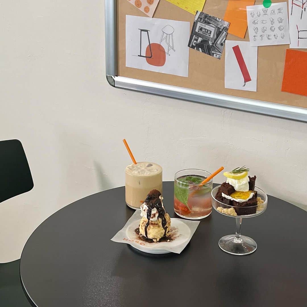 横山紗弓のインスタグラム：「お洒落カフェロケ☺︎ ほぼ〇〇〇な空間でわくわく📙 ばりすき番組インスタ @bari_suki2023 も 是非応援してください⭐️ #福岡 #福岡観光 #福岡旅行 #福岡カフェ #福岡グルメ #韓国カフェ #博多カフェ #博多グルメ」