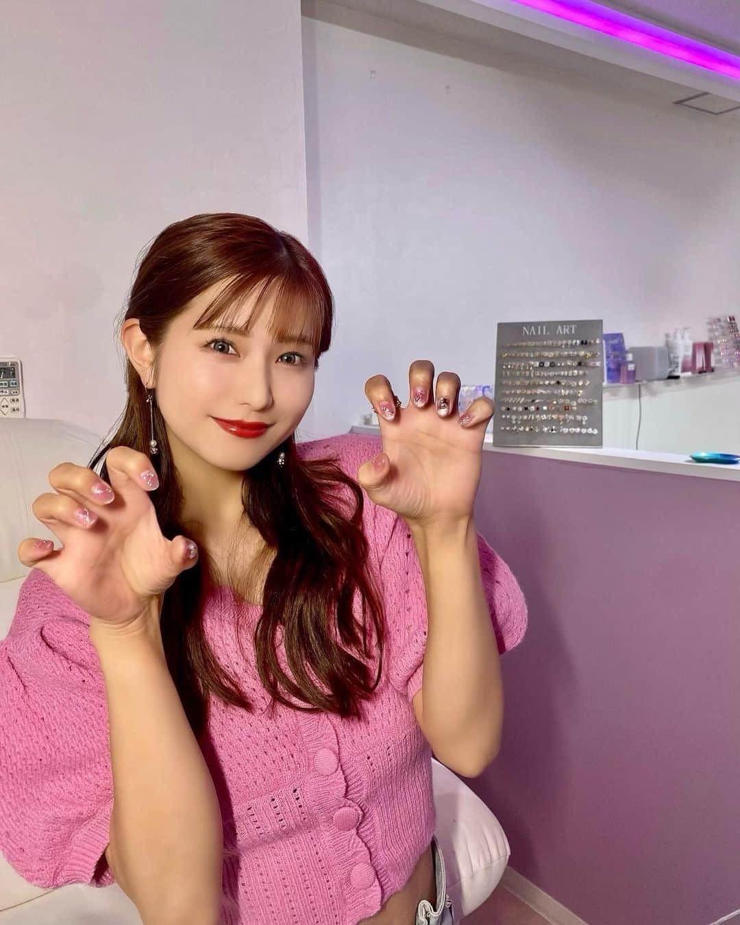 谷川愛梨のインスタグラム：「: New nail 💅🎀 きらきら可愛くしてもらったよ🪄  担当🕊 @_nae.nail_ さん❤︎」