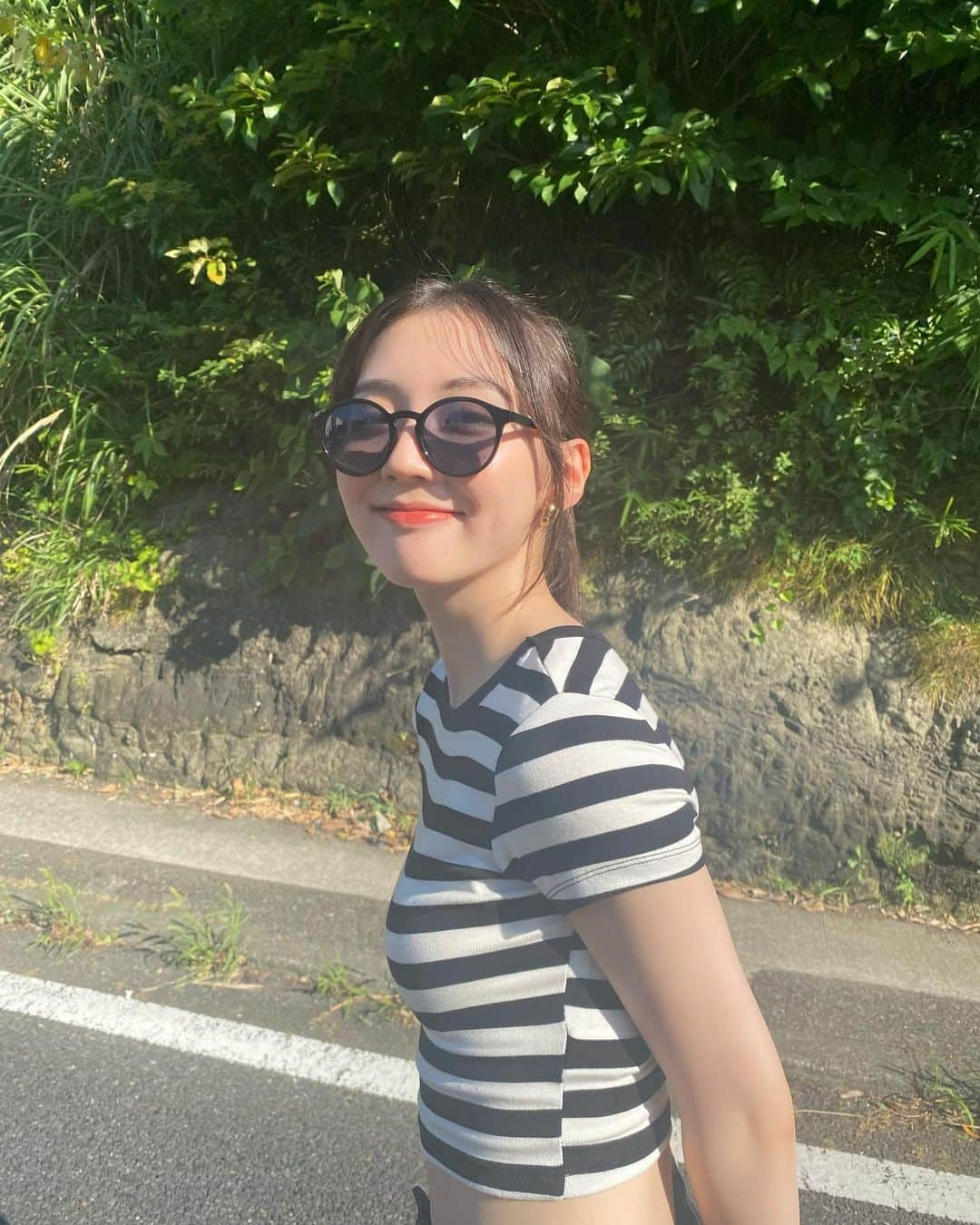 宮本和奏のインスタグラム：「・ 今年の夏は絶対サングラス付けるって決めてたの🕶 嬉しくて沢山写真撮ってもらったから載せます〜  チビtも大優勝すぎたー！ 皆は夏休み何するの🌞🤍  #宮本和奏」