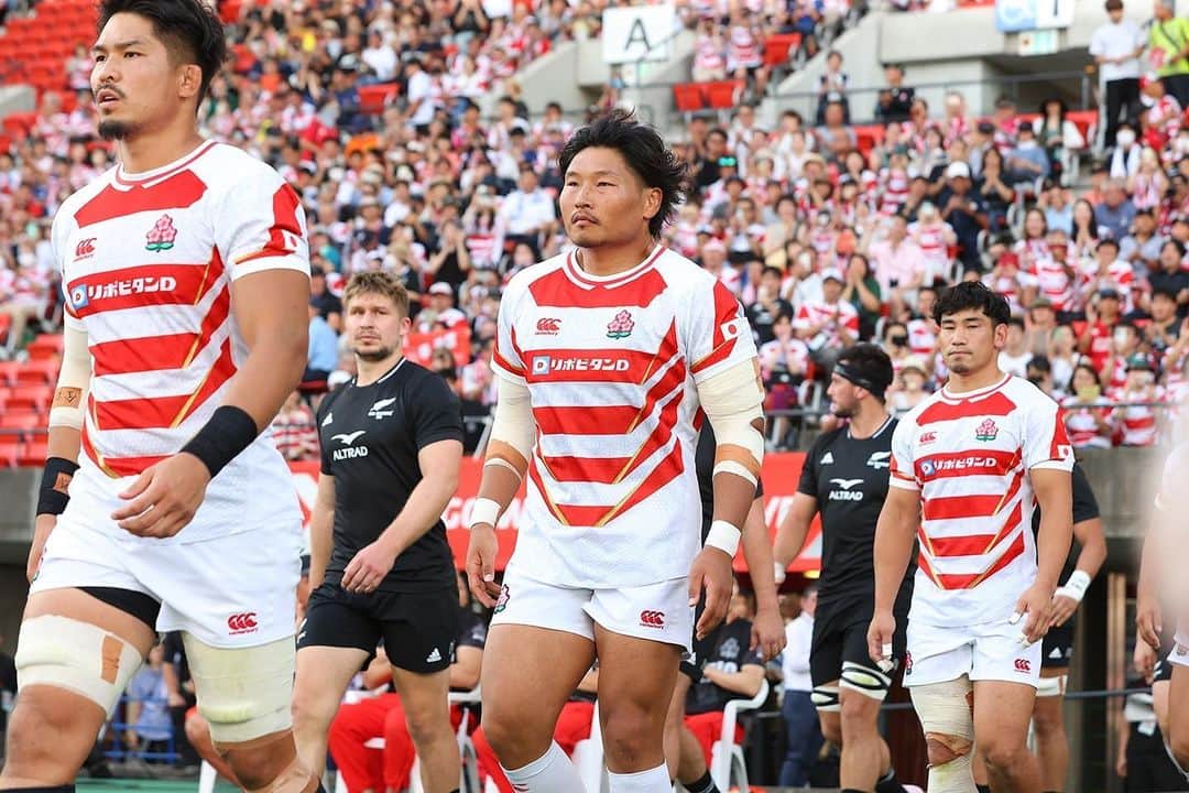 稲垣啓太のインスタグラム：「日本代表 vs サモア代表 明日7月22日(土) 14:50 kick off. 場所　北海道札幌ドーム  🌸」
